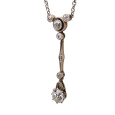 Antieke neglige hanger met diamant. 