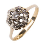 Geel en witgouden rozetring bezet met 7 diamanten.