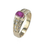 Gouden ring met robijn en briljant