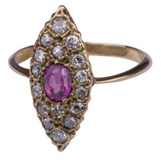 Klassieke ring met robijn en diamant.