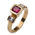 Ring met diamant en spinel. 