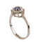 Witgouden entourage ring met diamant en saffier.